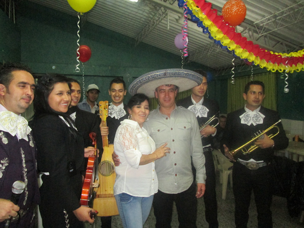Mariachi Juvenil Bogotá En Serenata Para Papa