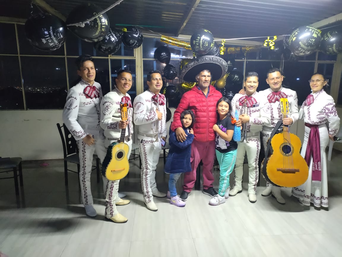 Mariachis juvenil Serenata de cumpleaños